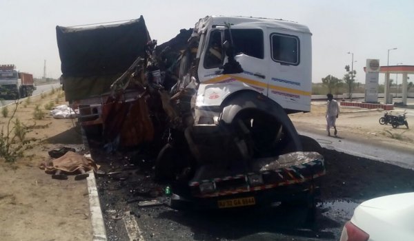 पाली में दो ट्रकों में आमने सामने की भिडंत, ड्राइवरों की मौत