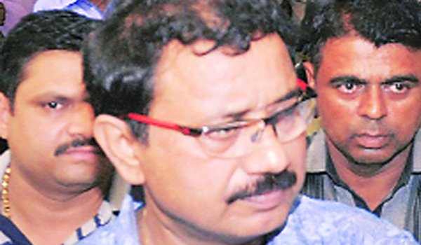 गैंगस्टर बबलू श्रीवास्तव के खिलाफ सूरत कोर्ट में सोमवार को होंगे आरोप तय गैंगस्टर बबलू श्रीवास्तव के खिलाफ सूरत कोर्ट में सोमवार को होंगे आरोप तय
