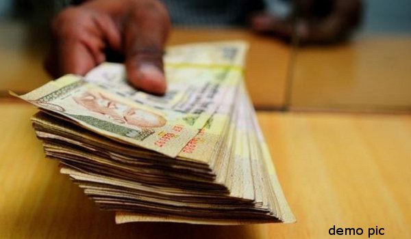 बिहार विद्यालय परीक्षा समिति सहायक 50,000 की घूस लेते अरेस्ट बिहार विद्यालय परीक्षा समिति सहायक 50,000 की घूस लेते अरेस्ट