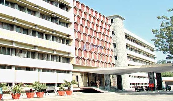 अब बोर्ड को सताई 19 लाख उत्तर पुस्तिकाओं की जांच की चिंता अब बोर्ड को सताई 19 लाख उत्तर पुस्तिकाओं की जांच की चिंता