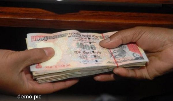 एसीबी ने पंद्रह हजार रुपए की रिश्वत लेते पटवारी को दबोचा