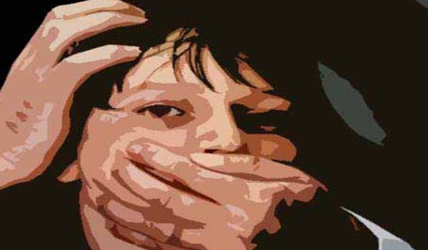 65 साल के बूढे ने 13 साल की बच्ची के साथ किया रेप 65 साल के बूढे ने 13 साल की बच्ची के साथ किया रेप