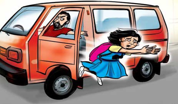 अपहरणकर्ताओं के चुंगल से भागी सातवीं की छात्रा अपहरणकर्ताओं के चुंगल से भागी सातवीं की छात्रा