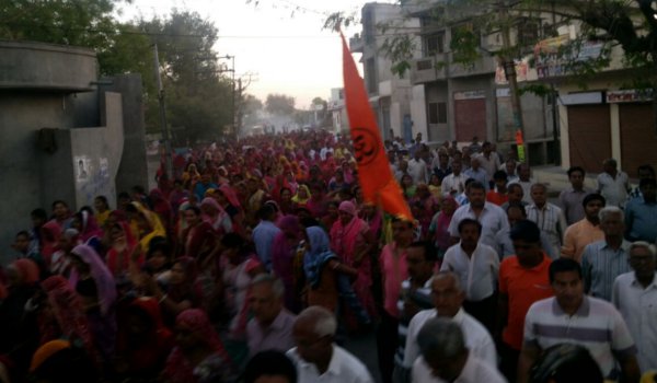 2 हजार से अधिक श्यामभक्तों ने निकाली प्रभातफेरी 2 हजार से अधिक श्यामभक्तों ने निकाली प्रभातफेरी