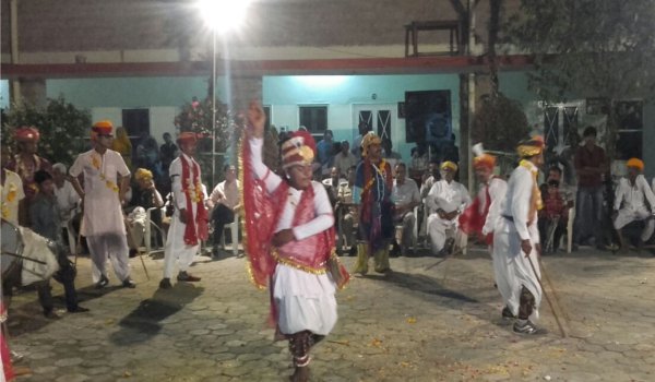 gar dance at old age home in pali
