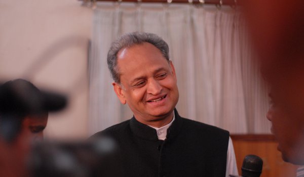 सरकार से आमजन त्रस्त , कानून व्यवस्था बिगडी : गहलोत सरकार से आमजन त्रस्त , कानून व्यवस्था बिगडी : गहलोत