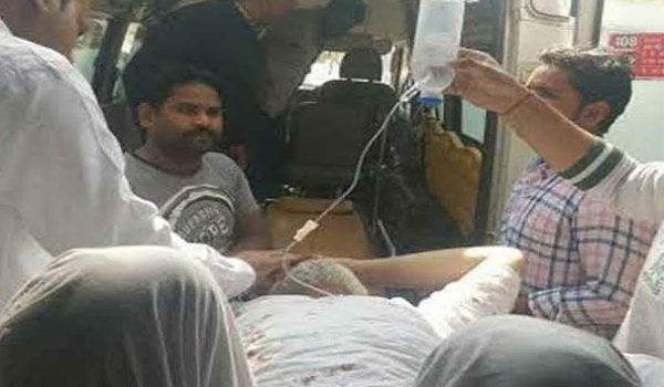 बदांयू में कार पलटी, सपा विधायक हाजी इरफान समेत तीन की मौत बदांयू में कार पलटी, सपा विधायक हाजी इरफान समेत तीन की मौत