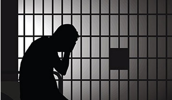 घूस लेने वाले वरिष्ठ लिपिक को चार वर्ष के कठोर कारावास की सजा