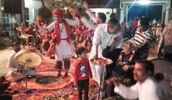 वृद्धाश्रम में फागोत्सव, चेहरों पर झलकी अपनायत की झलक वृद्धाश्रम में फागोत्सव, चेहरों पर झलकी अपनायत की झलक