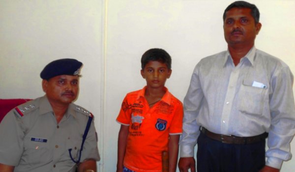 राजस्थान से गायब 10 वर्षीय मासूम देवरिया स्टेशन पर मिला
