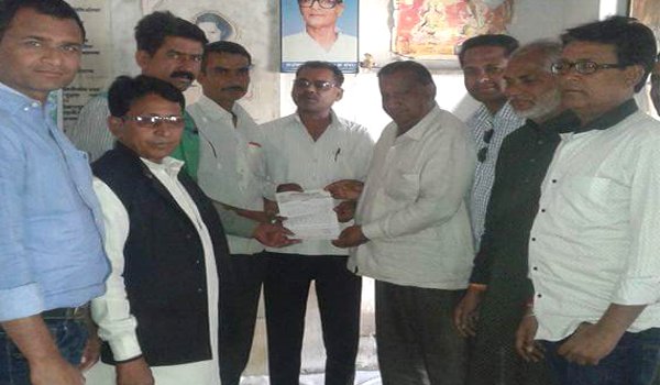 जेटली हठधर्मिता त्यागें, सर्राफा कारोबारियों से बात करें : मोटूभाई जेटली हठधर्मिता त्यागें, सर्राफा कारोबारियों से बात करें : मोटूभाई