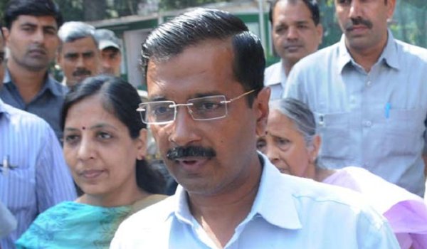 डॉ. नारंग हत्या मामले को राजनीतिक रंग ना दें : केजरीवाल