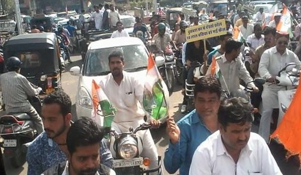 बिजली व्यवस्था के निजीकरण के विरोध में सडकों पर उतरी कांग्रेस बिजली व्यवस्था के निजीकरण के विरोध में सडकों पर उतरी कांग्रेस