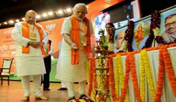 सोशल मीडिया से फैलाएं सरकार की योजनाएं : पीएम मोदी सोशल मीडिया से फैलाएं सरकार की योजनाएं : पीएम मोदी