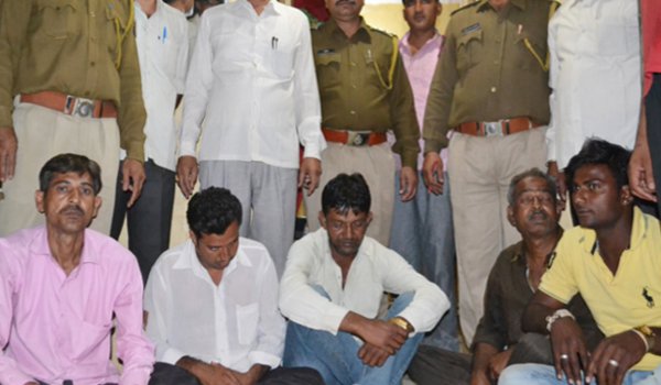 रानीवाड़ा में 5 जुआरी अरेस्ट, 1 लाख 62 हजार 800 रूपए जब्त रानीवाड़ा में 5 जुआरी अरेस्ट, 1 लाख 62 हजार 800 रूपए जब्त