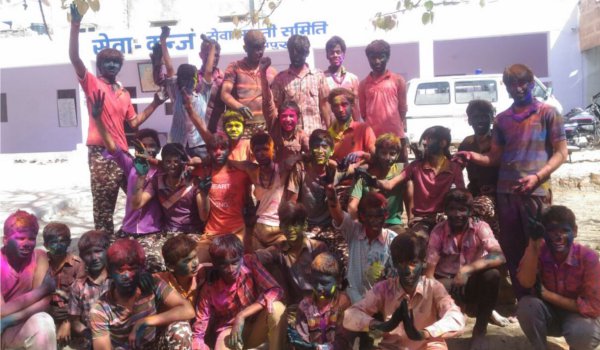 Special holi celebration : सेवा कुंज सेवा भारती जयपुर से प्राप्त फोटो