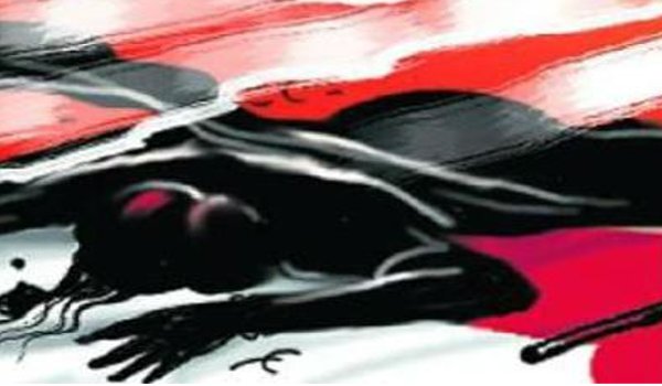 घर में घुसे महिला-पुरूष ने रिटायर्ड कर्मी का रेता गला घर में घुसे महिला-पुरूष ने रिटायर्ड कर्मी का रेता गला