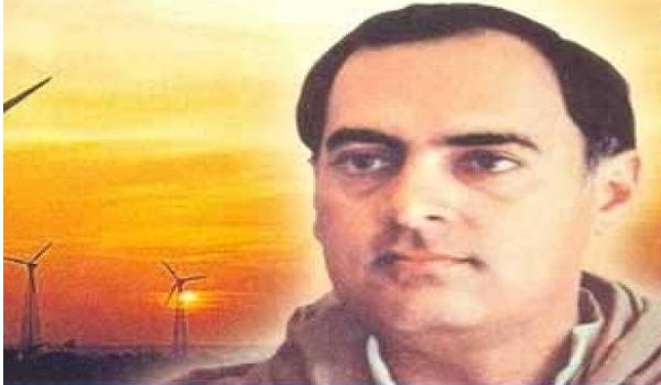 मोदी सरकार ने चार योजनाओं से राजीव गांधी का नाम हटाया