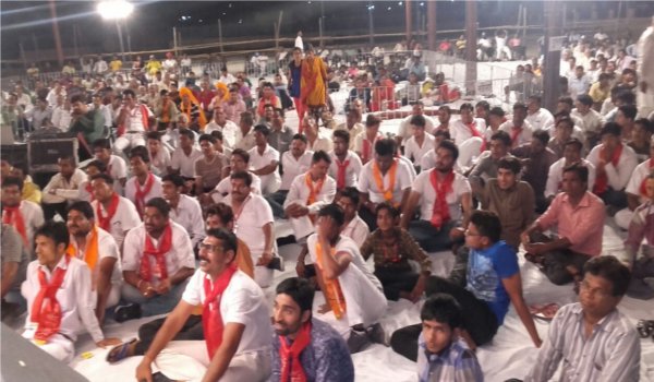 आर्य वीर दल के स्वर्ण जयन्ती पर विराट कवि सम्मेलन ने बांधा समा आर्य वीर दल के स्वर्ण जयन्ती पर विराट कवि सम्मेलन ने बांधा समा