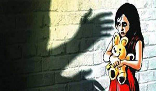होटल में तीन साल की बच्ची से रेप की कोशिश, दो वेटर अरेस्ट होटल में तीन साल की बच्ची से रेप की कोशिश, दो वेटर अरेस्ट