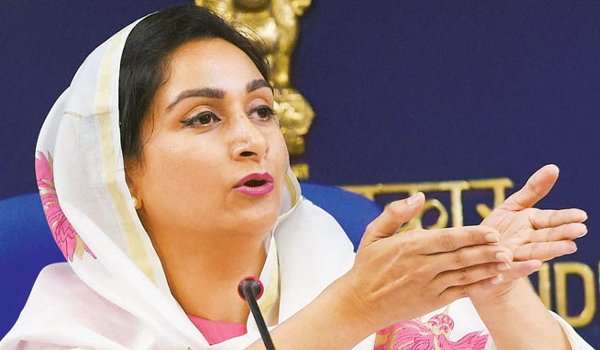 नहीं मिलेगी दोगली बोली बोलने की इजाजत: हरसिमरत कौर बादल नहीं मिलेगी दोगली बोली बोलने की इजाजत: हरसिमरत कौर बादल