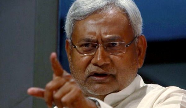 नीतीश ने लालू पर तंज कसी, सत्ता लोगों की सेवा के लिए होती है नीतीश ने लालू पर तंज कसी, सत्ता लोगों की सेवा के लिए होती है