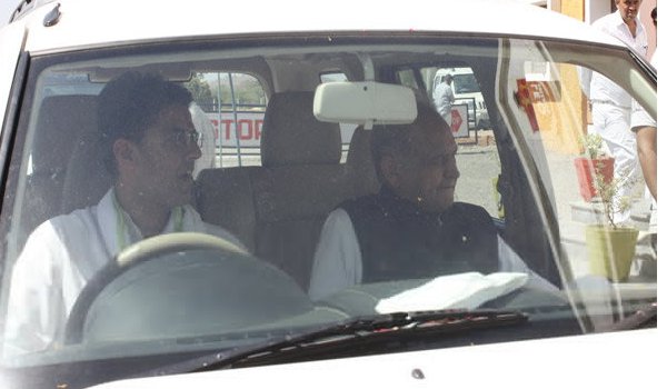 sachin pilot drive car during udaipur visit with ashok gehlot