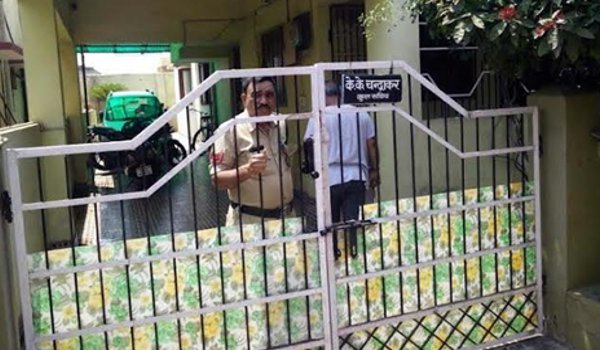  छत्तीसगढ: 10 अफसरों के ठिकानों पर एसीबी का छापा, मचा हडकंप छत्तीसगढ: 10 अफसरों के ठिकानों पर एसीबी का छापा, मचा हडकंप