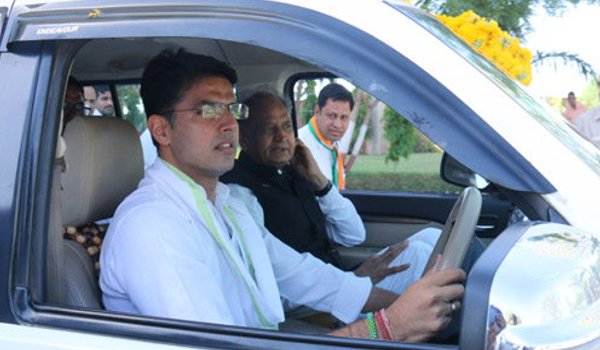 sachin pilot drive car during udaipur visit with ashok gehlot