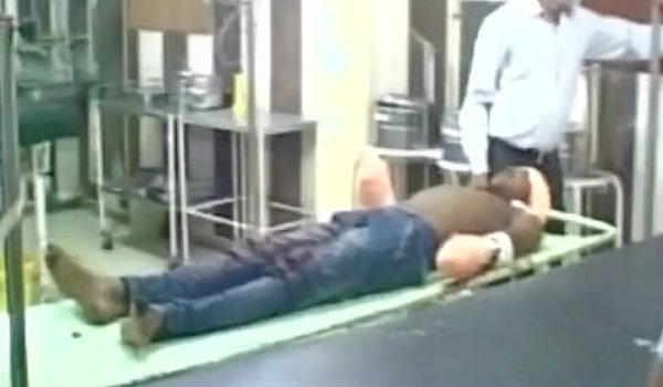 7 महीने की बच्ची से रेप करने वाले आरोपी के काट डाले दोनों हाथ 7 महीने की बच्ची से रेप करने वाले आरोपी के काट डाले दोनों हाथ