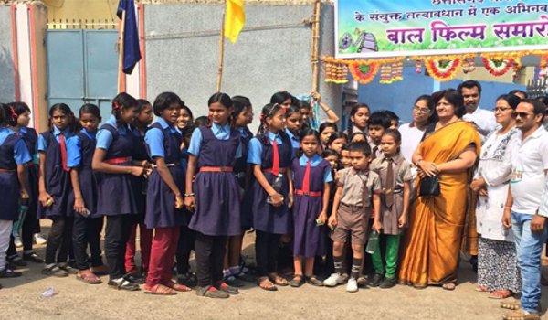 तीन दिवसीय बाल फिल्म महोत्सव शुरू, पहले दिन बच्चों ने देखी जंगल बुक तीन दिवसीय बाल फिल्म महोत्सव शुरू, पहले दिन बच्चों ने देखी जंगल बुक