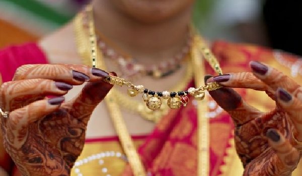 mandela fake necklace case : administration to deposit money in brides accounts