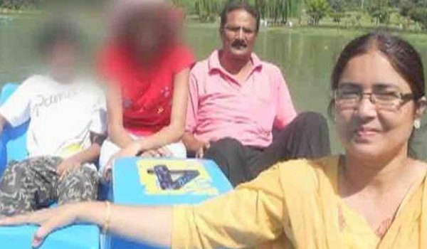 एनआईए अधिकारी तंजील अहमद की पत्नी फरज़ाना खातून का निधन एनआईए अधिकारी तंजील अहमद की पत्नी फरज़ाना खातून का निधन