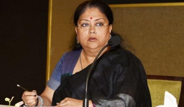 11 बच्चों की मौत के बाद हरकत में आई सीएम राजे, छह सस्पेंड 11 बच्चों की मौत के बाद हरकत में आई सीएम राजे, छह सस्पेंड
