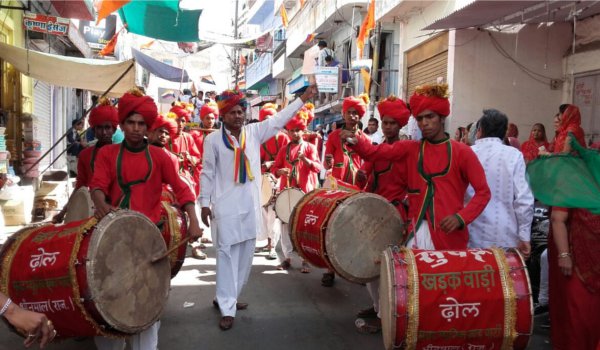 भगवान महावीर की शोभायात्रा में उमड़ा जन सैलाब