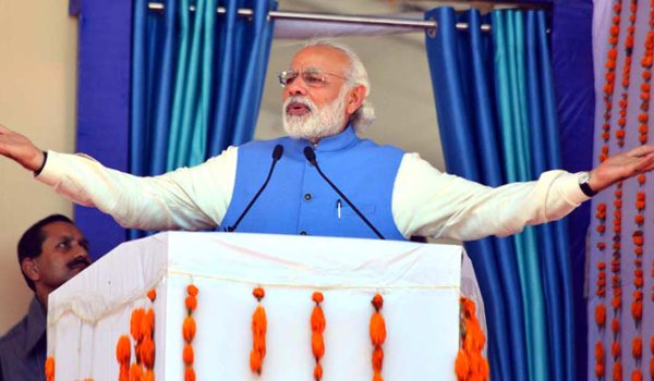 विकास के सभी संसाधनों को गांव की ओर मोड़ना होगा : मोदी विकास के सभी संसाधनों को गांव की ओर मोड़ना होगा : मोदी