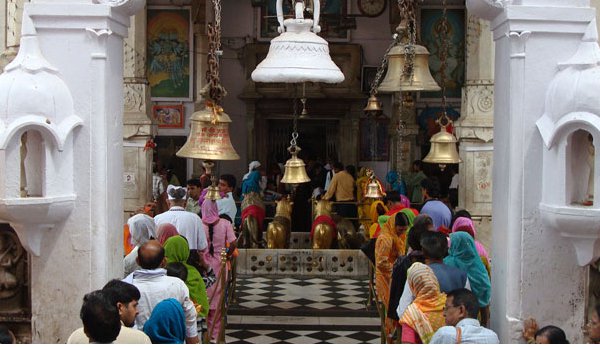 चैत्र नवरात्र : शक्तिपीठों और मंदिरों में लगा भक्तों का तांता