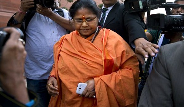 भारत माता की जय न बोलने वालों पर भडकीं साध्वी निरंजन ज्योति भारत माता की जय न बोलने वालों पर भडकीं साध्वी निरंजन ज्योति