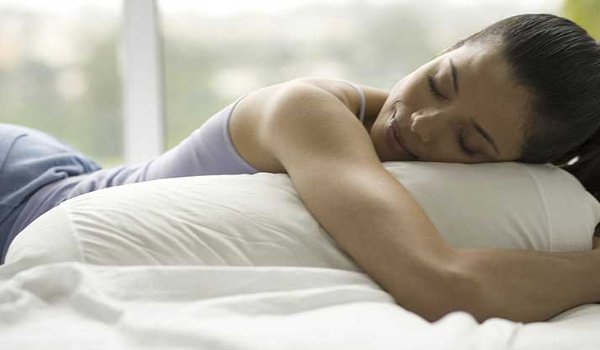 नींद पूरी न होने से प्रभावित होता है कोलेस्ट्रोल