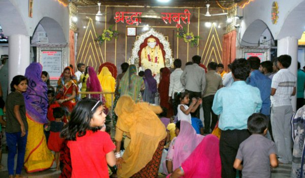 सांई बाबा मंदिर में लगाया मीठे चावल व नमकीन चने का भोग सांई बाबा मंदिर में लगाया मीठे चावल व नमकीन चने का भोग