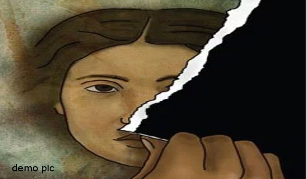 ब्लू फिल्म दिखाकर संवासनियों का यौनशोषण, फोटो वायरल ब्लू फिल्म दिखाकर संवासनियों का यौनशोषण, फोटो वायरल