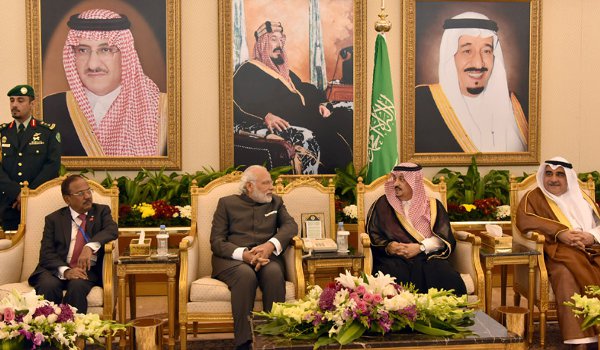 पीएम नरेन्द्र मोदी दो दिवसीय यात्रा पर पहुंचे सऊदी अरब