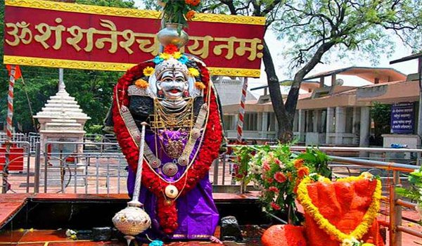 400 साल पुरानी परंपरा टूटी, शनि शिंगणापुर मंदिर में महिलाएं करेंगी पूजा
