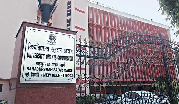 एलएलएम पाठ्यक्रम की अवधि बनी समस्या, कहीं एक तो कहीं दो साल का कोर्स एलएलएम पाठ्यक्रम की अवधि बनी समस्या, कहीं एक तो कहीं दो साल का कोर्स