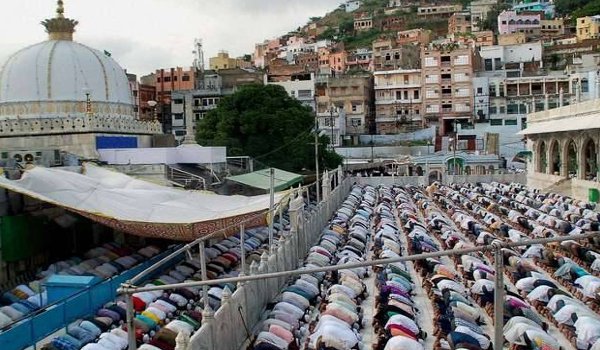 ख्वाजा मोईनुद्दीन हसन चिश्ती के 804वें उर्स का चढ़ा झण्ड़ा ख्वाजा मोईनुद्दीन हसन चिश्ती के 804वें उर्स का चढ़ा झण्ड़ा