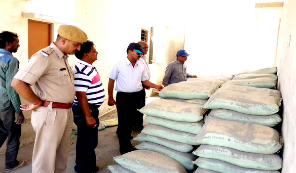 acb asp narayansingh rajpurohit checking cement bags in aburoad