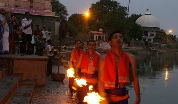 सदियों से नियमित होती आ रही है मां क्षिप्रा की आरती सदियों से नियमित होती आ रही है मां क्षिप्रा की आरती