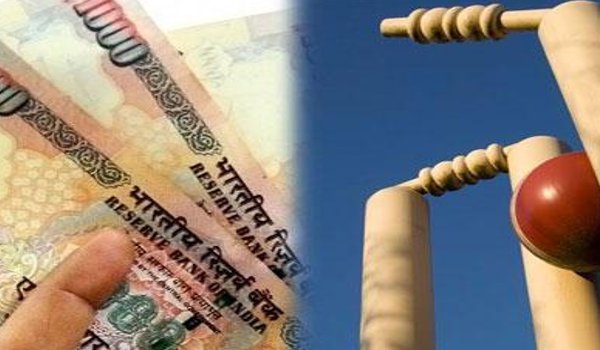 सूरत में आईपीएल मैच पर सट्टा लगवाते पांच लोग अरेस्ट सूरत में आईपीएल मैच पर सट्टा लगवाते पांच लोग अरेस्ट