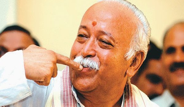 RSS chief  मोहन भागवत ने किया सफाई कामगारों के साथ सामूहिक भोज