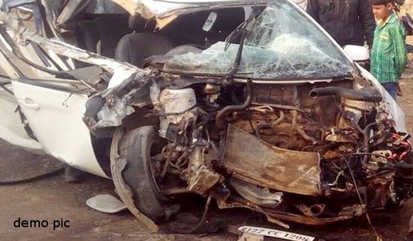 डूंगरपुर में कार-रोडवेज भिड़ंत, पांच जनों की मौत